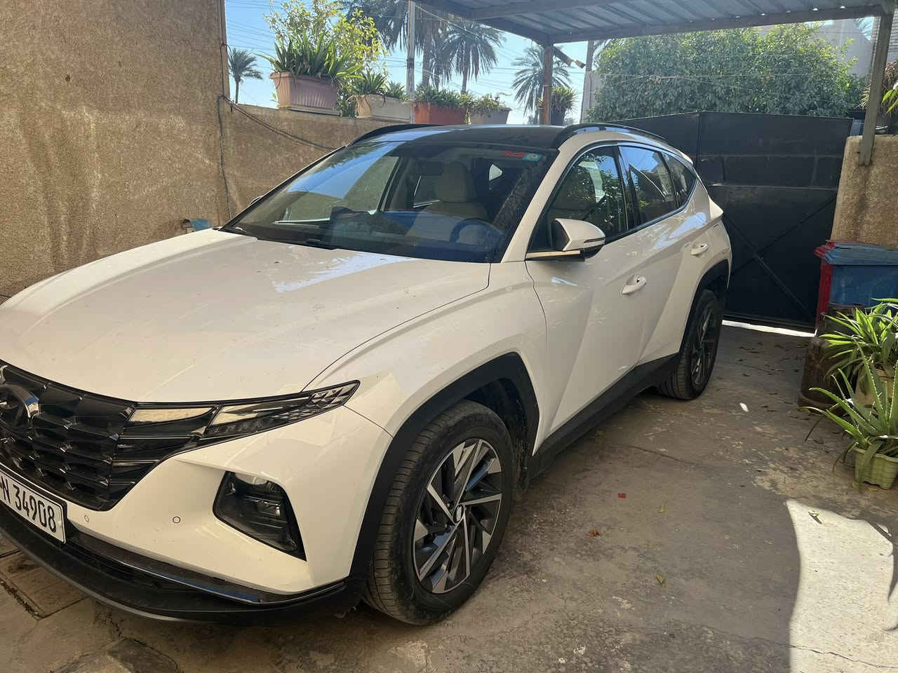 توسان 24 خليجي استلام شركة الاولى وبعدها بضمان الشركة فول الفول وبانوراما ماشية 44 الف رقم بغداد الانكليزي سنوية لغاية 2029 وهزة جديده بيها تبديل باب السايق اثر حادث ستوته وصبغ ربع باب الخلف السايق وشبر من الصندوق بدون ايرباك وكل شي مذكور بالسونار السيارة جديدة بمعنى الكلمة السعر 215 وبيها مجال بسيط حك الجيه فقط *********** واتس اب فقط 
بغداد الدوره شارع المصافي
