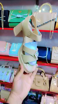 حذاء كعب فلوريتان • ماركة بويو • بابل القاسم