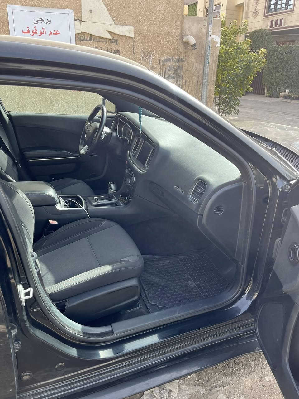 السلام عليكم 

ئلعبدة للبيع 

دودج تشارجر rt 5700

موديل 2017 اصل 
ماشيه 64 حقيقي 
عليها داون بايب ستيل و دبات كورسه و عليه بوابات  كتم كامل  تفريغ كامل 
عليه برمجه ايقل كله سيفتي   كتوف ببكورن السياره وحش بمعنى الكلمه تعال و شوف بعينك صور الحادث بالمنشور   
ملاحضة السياره مطاك بيها ولا ايرباك 
السعر 180 و بيها مجال شي بسيط 
مكان السياره بغداد زيونة 
رقمي *********** بي واتس
