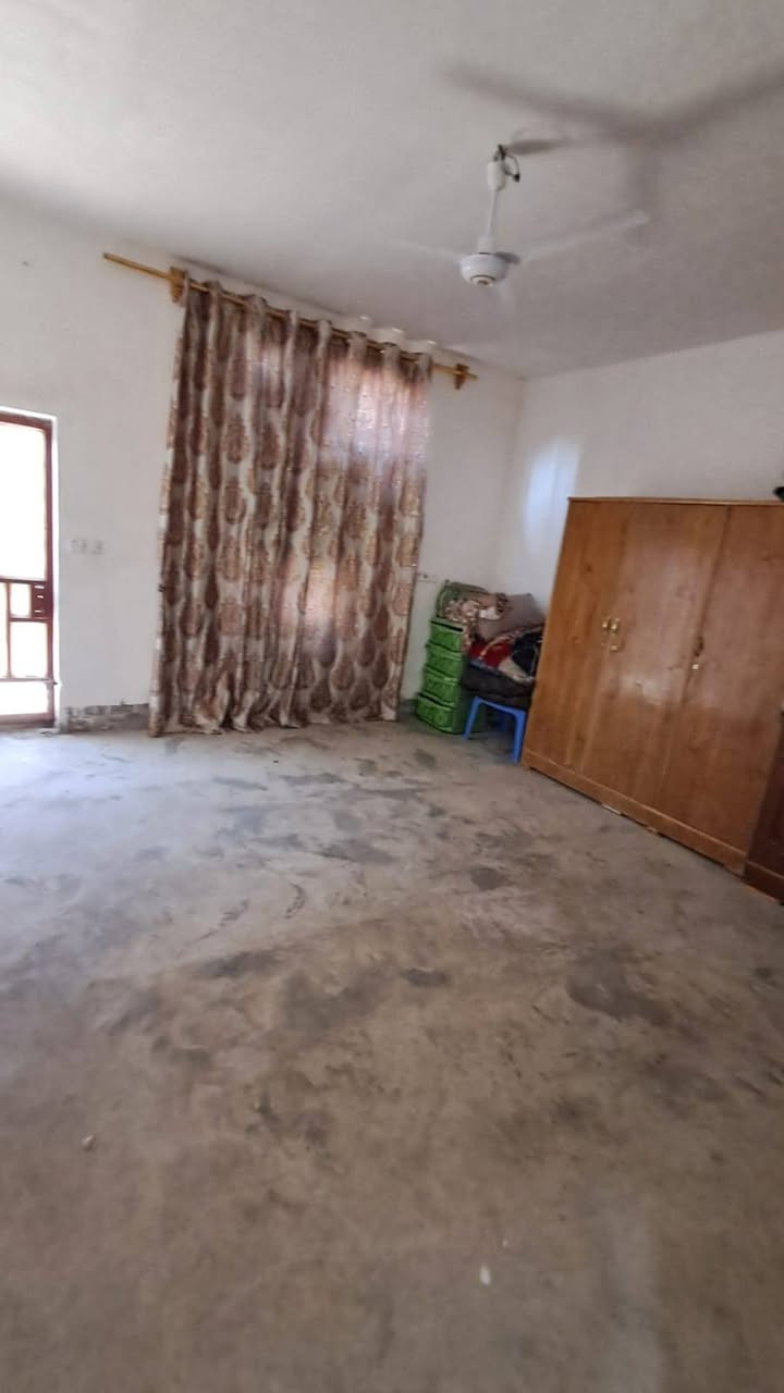 بيت للبيع مساحه ١٨٠بناء حديث العنوان التاميم ابو ذر الغفاري قرب فلكه سلمان باك خدمات كامله ماء تبليط كهرباء يحتوي على غرفتين نوم استقبال حمام يرهم نص فلوس ويرهم نقد رقم الهاتف ***********ايظا بي واتساب
