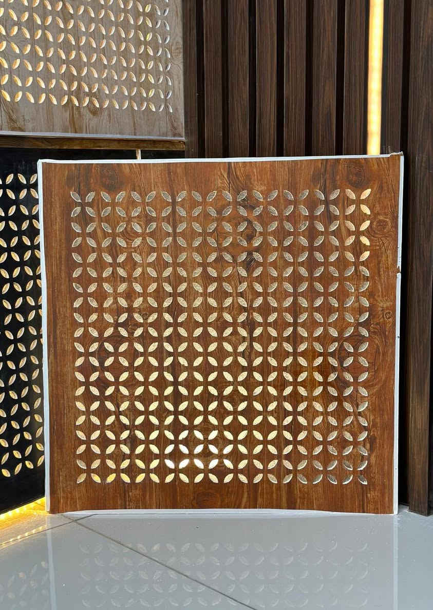 السلام عليكم يوجد سقف  جبس  كافه الاوان  يوجد توصيل جميع المحافظات.      جمله فقط
***********
