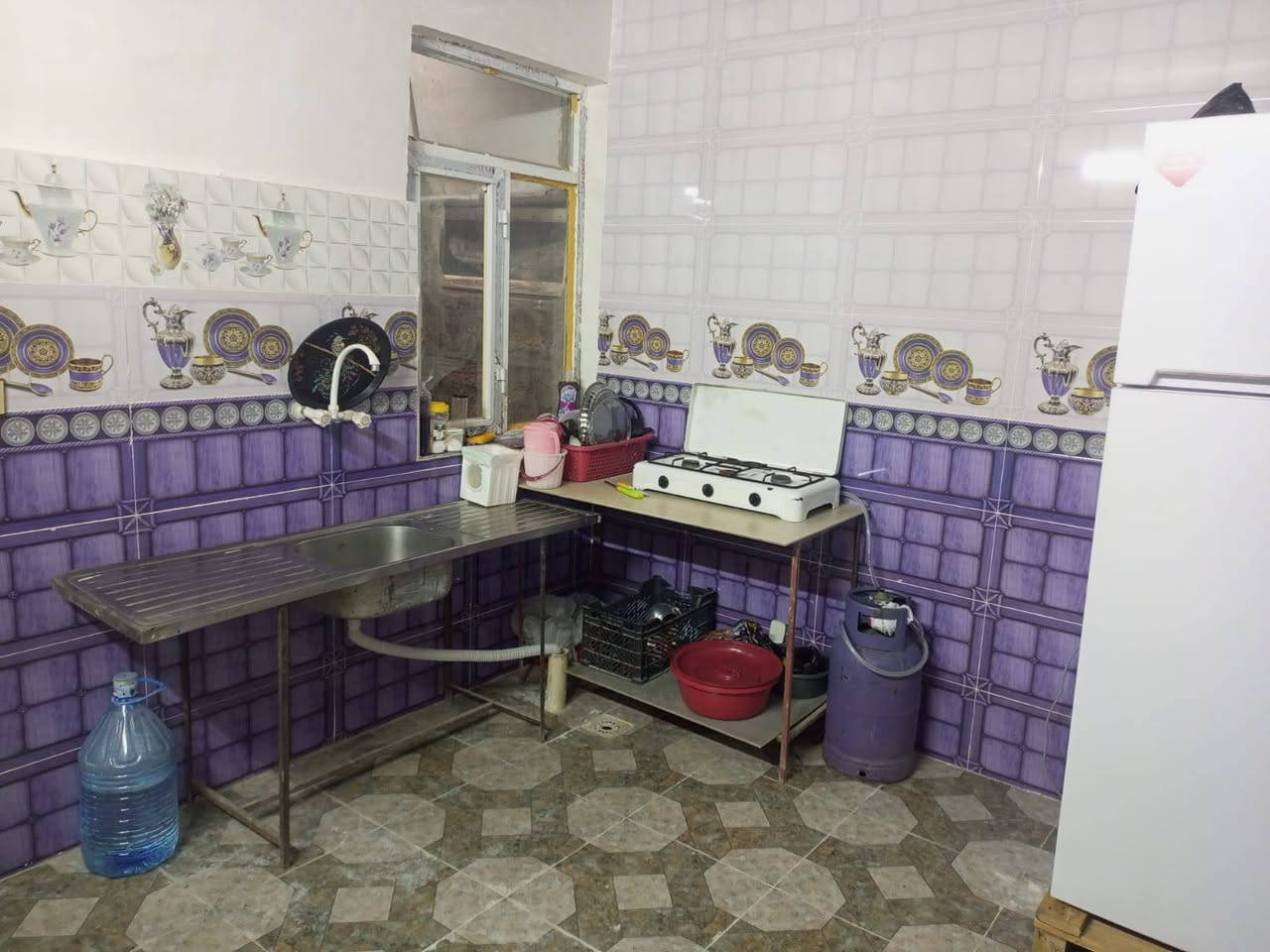 دار للبيع حي واسطي دورر السكك فرع اسواق سيد رسول م 100قطار طابو زراعي مقدم معامله وعدني رقم بلدي علمود التمليك علما البيت مؤجر شهريا 175الف، البيت بناء حديث فول سيراميك باقي بس لبخ واجها، و سقف ثانوي، ***********استفسار
