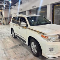 لاندكروز 2014 فول مواصفات مكفولة V8  سلندر  فتحة  تحكمات ستيرن  ثلاجة ...