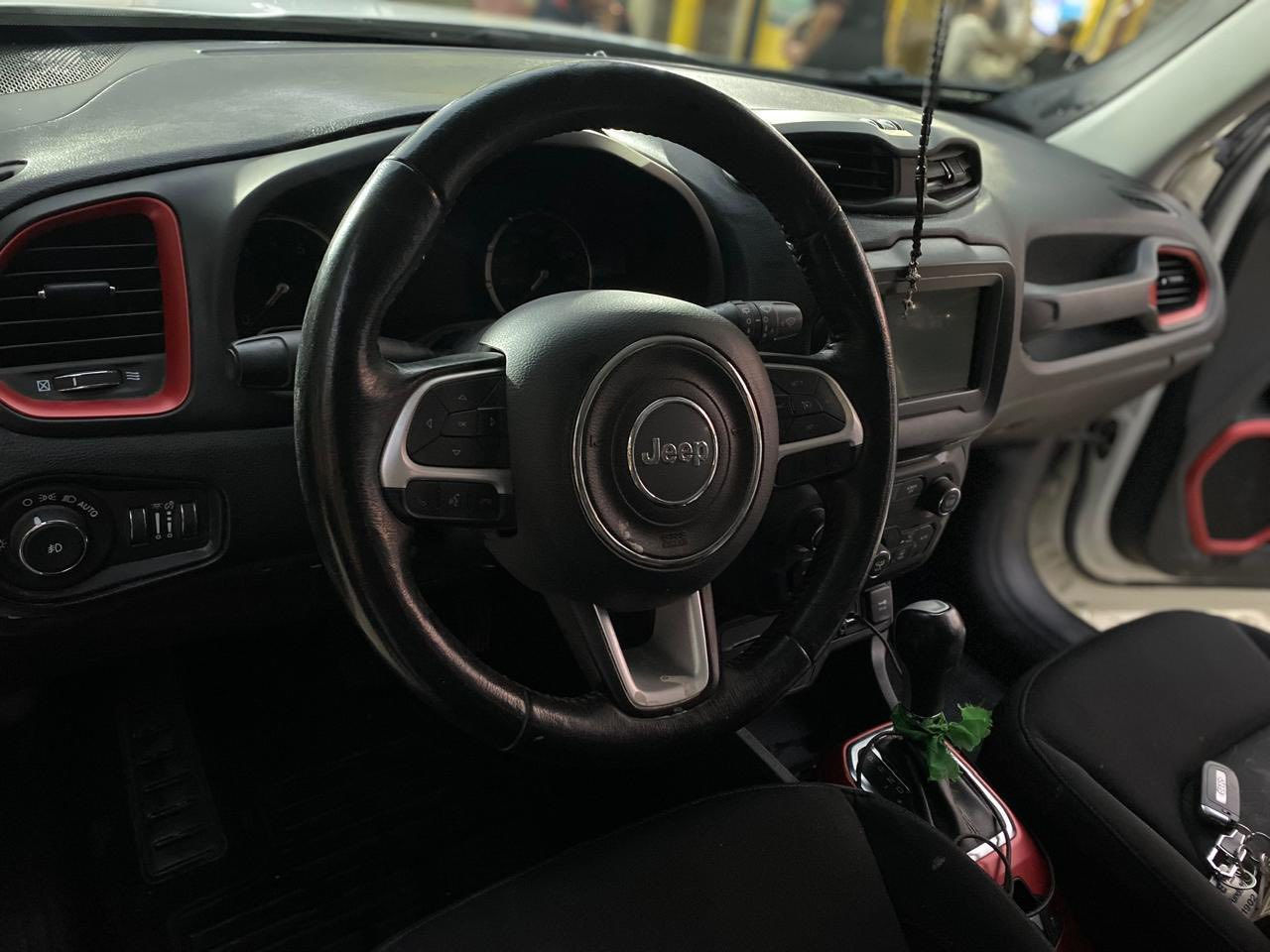 جيب رانجيد 2019 للبيع فول
مواصفات 
شاشة فتحة فور ويل وباقي المواصفات معروفة 
السيارة وارد أمريكي حادثها ثلاث قطع الأمامية حادث سطحي ورقم الشاصي موجود ملاحضة السيارة بدون دواخل وبدون ايرباك مطاك 
السيارة سعرها 125 ورقة وبيها مجال 
الي تخدمة يتواصل واتساب على الرقم 
***********
