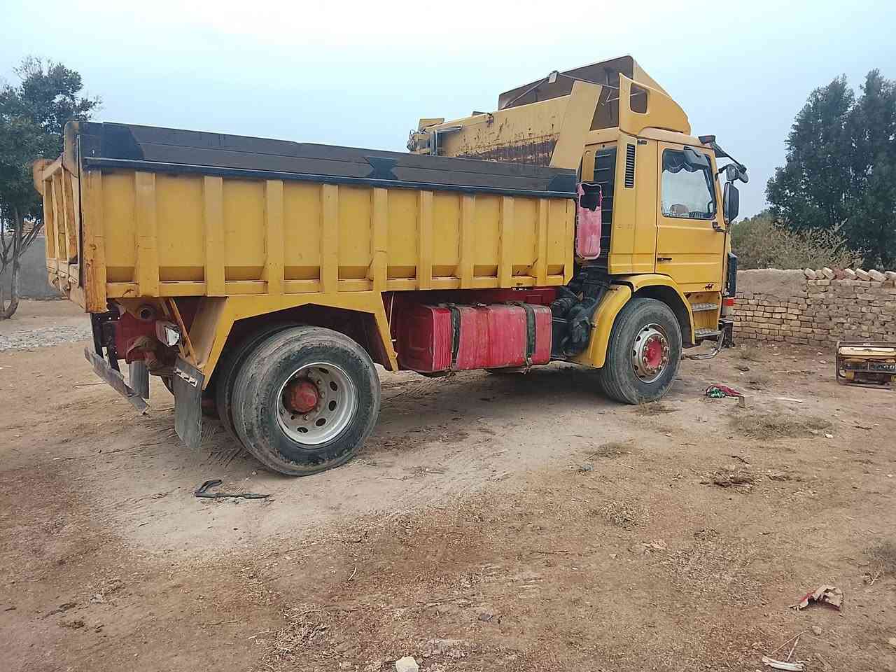 سلام عليكم سياره اسكانا للبيع مكينه كاورين...😎 موديل 92... مكان ذي قار سعر ✓خاص ✍️✍️🙋أتصل ***********
