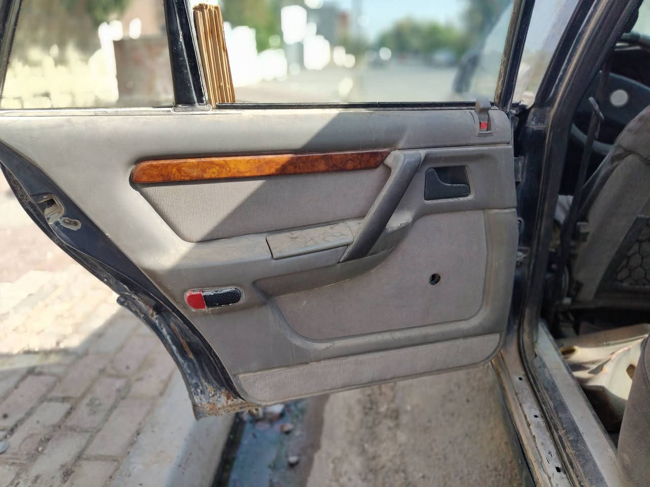 اوبل سيناتور  موديل 92  30 كبس رقم ألماني سنوية خضرا 
السيارة اخذتها مشروع تعمير (محرك معمر كامل أغراض اصلية ) سويت ادامة فيت بم، تنظيف تانكي، نوزلات ، بلكات، ،وايرات ، سلف، دينمو ، باتري جديد . راديتر جديد بانكة وكلج وجوينات جدد.
كير تعمير كامل بس الكنترول و الجوزات الداخلية بقت ما  فحصتها . هسه تحرك أول نمرة بس. كهربائيات الكير فحصتها وطفيت ال s . 
 
السيارة عمرتها وما مشيت بيها وما كملتها و بقت واكفة .
السعر 17 قفل 
كوبون ما بيها 
***********
