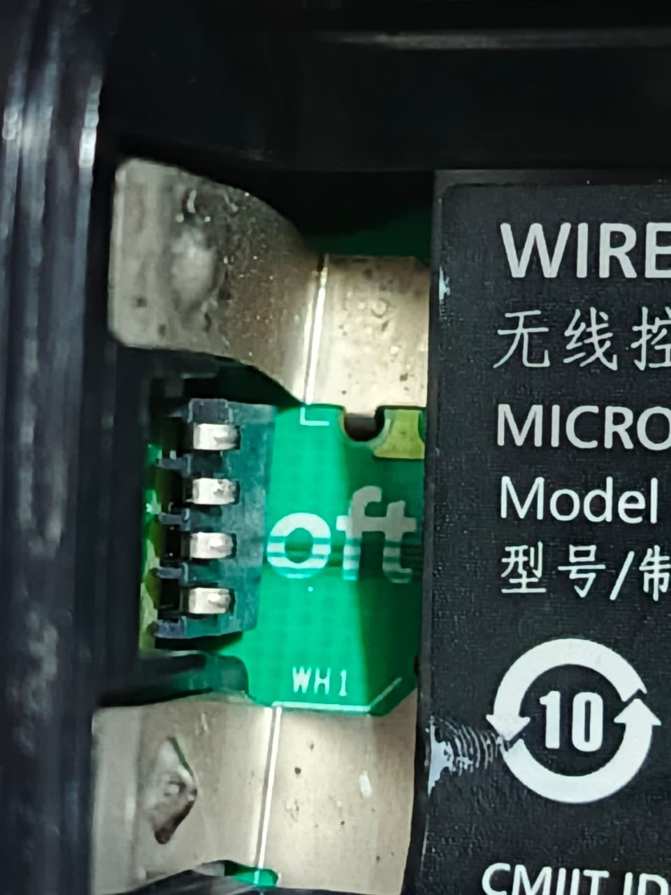 جويستيك Xbox أصلية (بكر) لم تفتح للصيانة
الوصف:
اليد توقفت عن العمل فجأة بعد وضعها على الشحن. اليد أصلية و "بكر" لم تفتح سابقاً ولم تدخل لأي محل صيانة. حاولت فتحها بالبيت ولم أستطع، فتركتها على حالها لضمان سلامة أجزائها الداخلية. تصلح للتصليح أو كقطع غيار.
السعر: 20,000 دينار
المكان: بغداد - حي العامل
رقم التواصل: ***********
