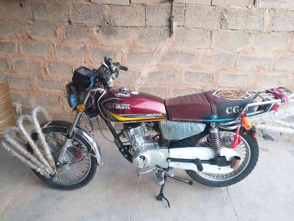 موجود موتور اربعه قير 23 ما مفتوح المحرك السعر 600 ***********وبيها مجال واللي يحب ينتصر على الرقم واتساب مفتوح
