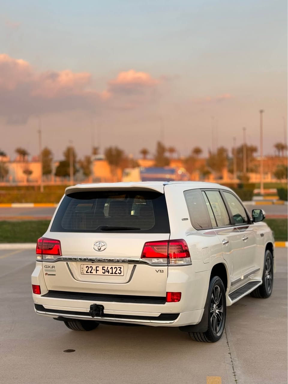 تويوتا لاندكروزر موديل ٢٠١٧ 
GXR V8  ٨ بستون مكينة ٤٦٠٠
٩٠ هةزار حقيقي رويشتية
رقم و سةنةوى و هةزةى هةمووي نويية بةناوى خومة گير و مكينةي نةكراوةتةوة به شه رت  بئ بؤياغه هيچى نيه ته نها دوو  چى تعديه
باقى هه موو شتيكى  به شه رت پيش و پشتى 
كراوه ته  ٢٠٢١ هه تا بليى سه ياره كى خاوينه
Eco  سلايد  دةبل گير ئوتوماتيك و عادي
دبل ماوس  تبريد مركزي  شاشة ايباد        تحكم سكان تحديد سرعة ٨ ايرباك
لايت مسح  كوشين جلد  كوشين كارةبايي
سةلاجة  ئاوينة كاميره  كاميرا ٣٦٠ دةرةجة
بصمة و شغال  حةساسي بيش و بشت
لايت زينون  لايت اوتو  شغال لة كونترول
پينج كاميرا   زور مواسةفاتي تر .....
سعر  🔥  455  🔥
 ***********  /  ☎️ أربيل, العراق
