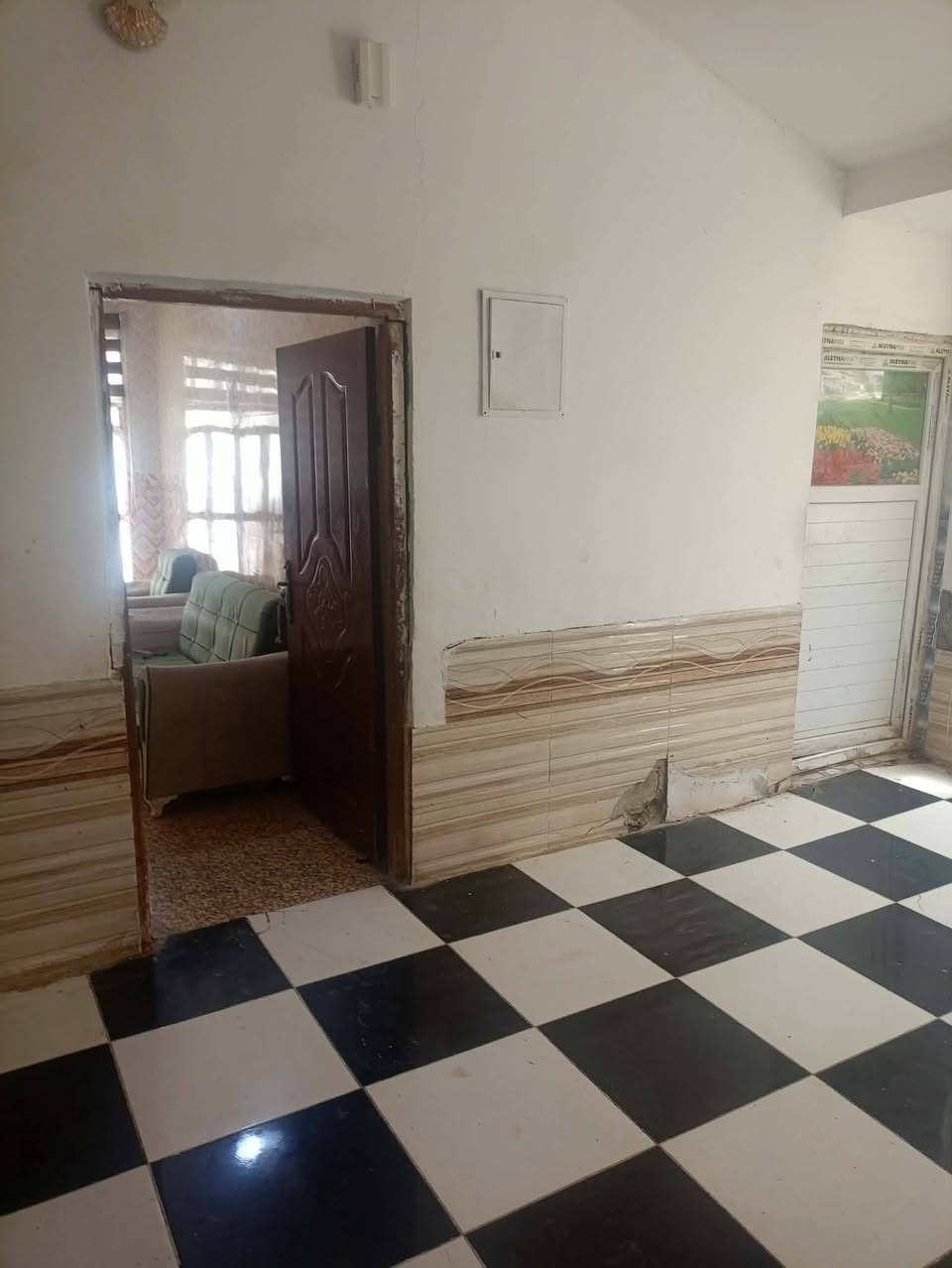🏠 دار ملك صرف للبيع – السنية / حي السلام
📐 المساحة: 300 متر
🏡 البيت حديث وأساسه كونكريت ورباط شباك كونكريت ومسقف عكادة
يحتوي على: ▫️ غرفتين
▫️ صالة 12×4
▫️ براني 7×4
▫️ صالة طعام
▫️ مجموعتين صحية
💰 المطلوب: 5 مليون إسكان
💵 التسديدة: 45 ألف
💰 السعر الكلي: 130 قابل للتفاوض


**إذا كنت صاحب هذا الإعلان وتريد حذفه لأي سبب، رجاءا أرسل رسالة إلى الدعم الفني**
