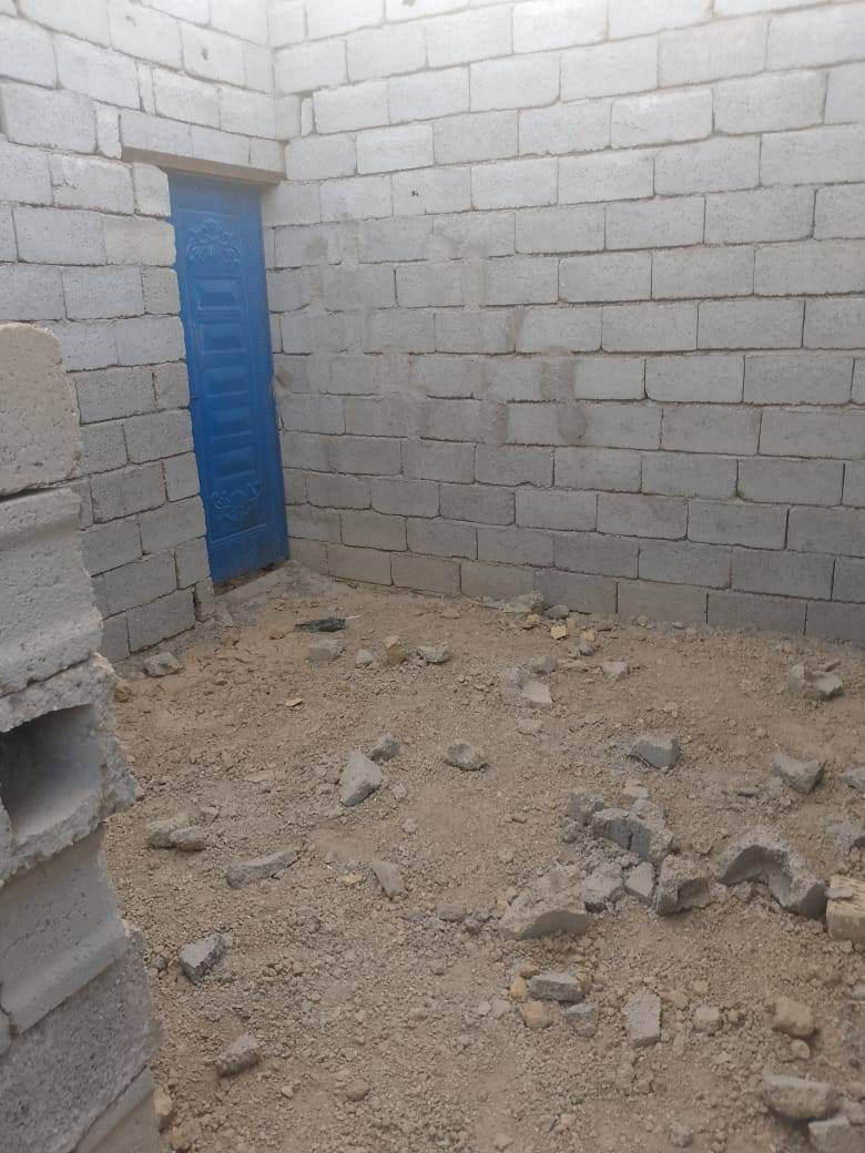 بيت للبيع العنوان الغراف قرب النبراز 
المساحه 150 
غرفه وصاله ومطبخ وصحيات 
الغرفه طول 5العرض 4
الصاله طول 6 العرض 4
المطبخ طول 4والعرض 4 
الديوانيه ما كامله 
البناء حديث بلوك كئربائي 
وماي وكئرباء 

معه شيلمان 16 قطعه 
ودبل طابوك 
و250 بلوكه 

التفاصيل اكثر التصال عبر الرقم 

واتساب ***********
