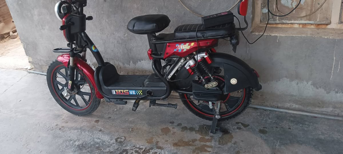 دراجه شحن فحل فول واحد على واحد من تايرات ونظافه وبطاريات خمس بطاريات تفحص وتقتنع وتاخذه السعر 300 المكان خان بني سعد ***********
