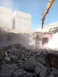 هدم (تفليش) الدور السكنية و حفر قطع الأراضي و رفع الانقاض وحدل القطعة ...