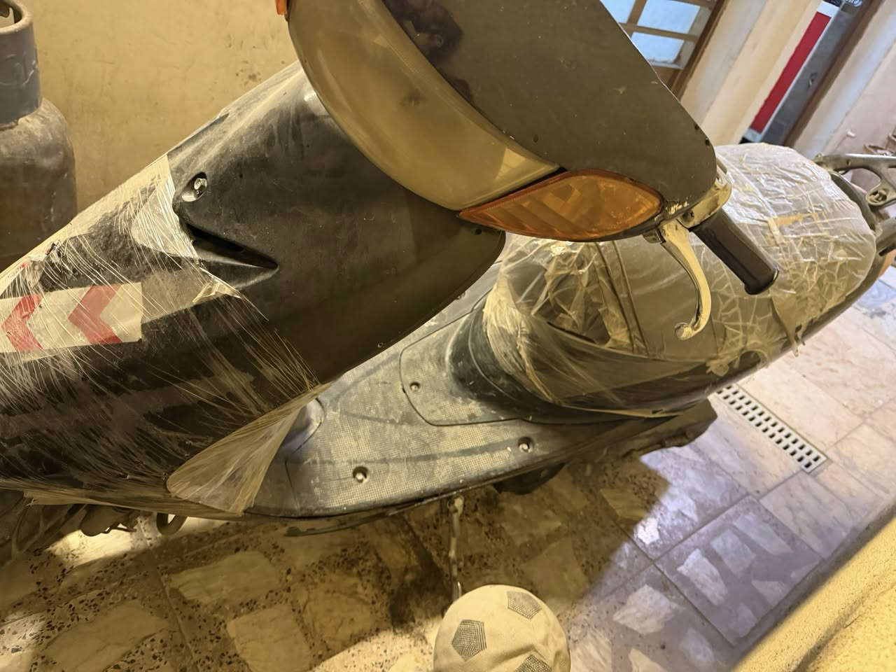 عصفوريه دراجه حلوه ومرتبه نقصها بطاريه والقمجي مال  سكليتر طاك سعره٢٠٠ الف وبيها مجال مكان سبع ابكار مجاور الكريعات والاعظميه وهذا رقمي ***********
