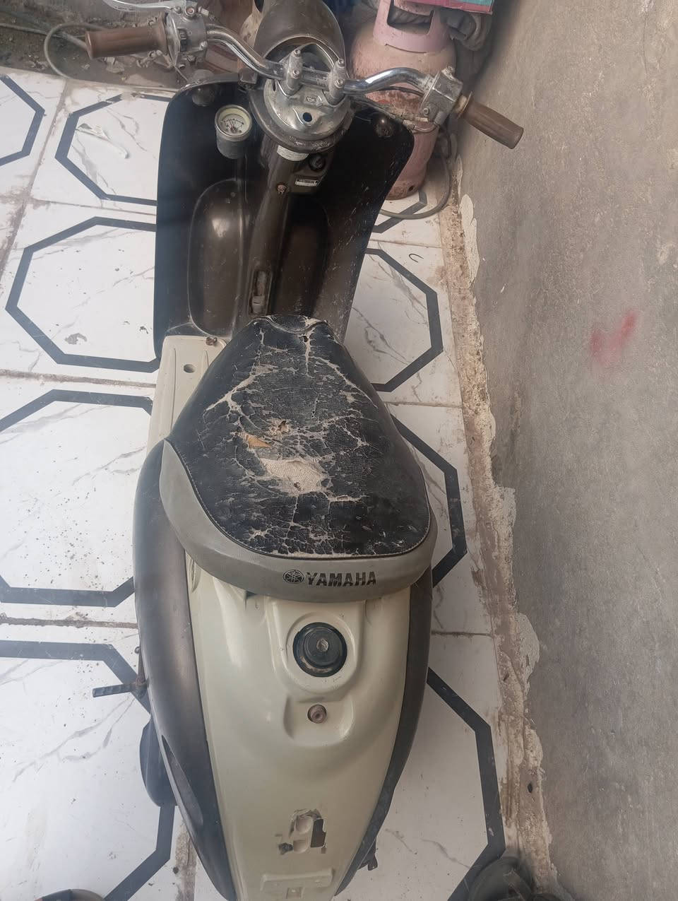 سلام عليكم 
دراجه مصريه شغاله شرط الشلعه والمعدل 
تشتغل هندر فقط مفتوحه عداد بانزين شغال دبلات شغاله 
مكاني شارع يا حسين 
السعر 180 وبيها مجال


**إذا كنت صاحب هذا الإعلان وتريد حذفه لأي سبب، رجاءا أرسل رسالة إلى الدعم الفني**