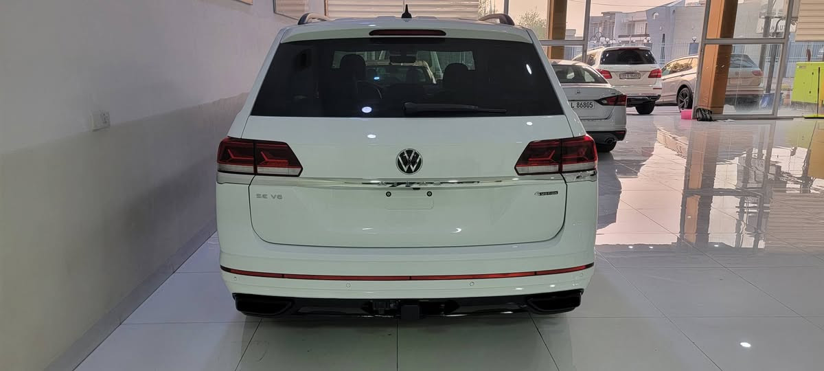 السلام عليكم 
للبيع – Volkswagen Atlas SE 2023
فولكس واكن اطلس فاملي فول مواصفات
 (عدا الفتحة)
سيارة عائلية قوية، مريحة، ونظيفة جداً
⚙️ المواصفات:
 • محرك ٦ سلندر 
 • دفع رباعي 
 • تشغيل بصمة + تشغيل عن بُعد
 • شاشة كبيرة تدعم Apple CarPlay و Android Auto
 • 7 مقاعد – 3 صفوف
 • جلد  فاخر
 • تبريد ثلاثي + تحكم كهربائي بالمقاعد
 • جنوط رياضية 20 إنج أسود
 • أضوية LED كاملة
 • كاميرا خلفية + حساسات أمامي وخلفي
 • نظام النقطة العمياء
 • تحذير اصطدام + كبح تلقائي
 • مثبت سرعة ذكي (Adaptive Cruise Control)
 • نظام مراقبة المسار
 • باب خلفي كهربائي يُفتح بحركة القدم
📌 ملاحظة: حادث خفيف (صبغ ربع بند و جاملغ فقط) بدون داخل و بدون ايرباك 
📍 السيارة موجودة أربيل 

 السعر ٢٦٥

‬


**إذا كنت صاحب هذا الإعلان وتريد حذفه لأي سبب، رجاءا أرسل رسالة إلى الدعم الفني**