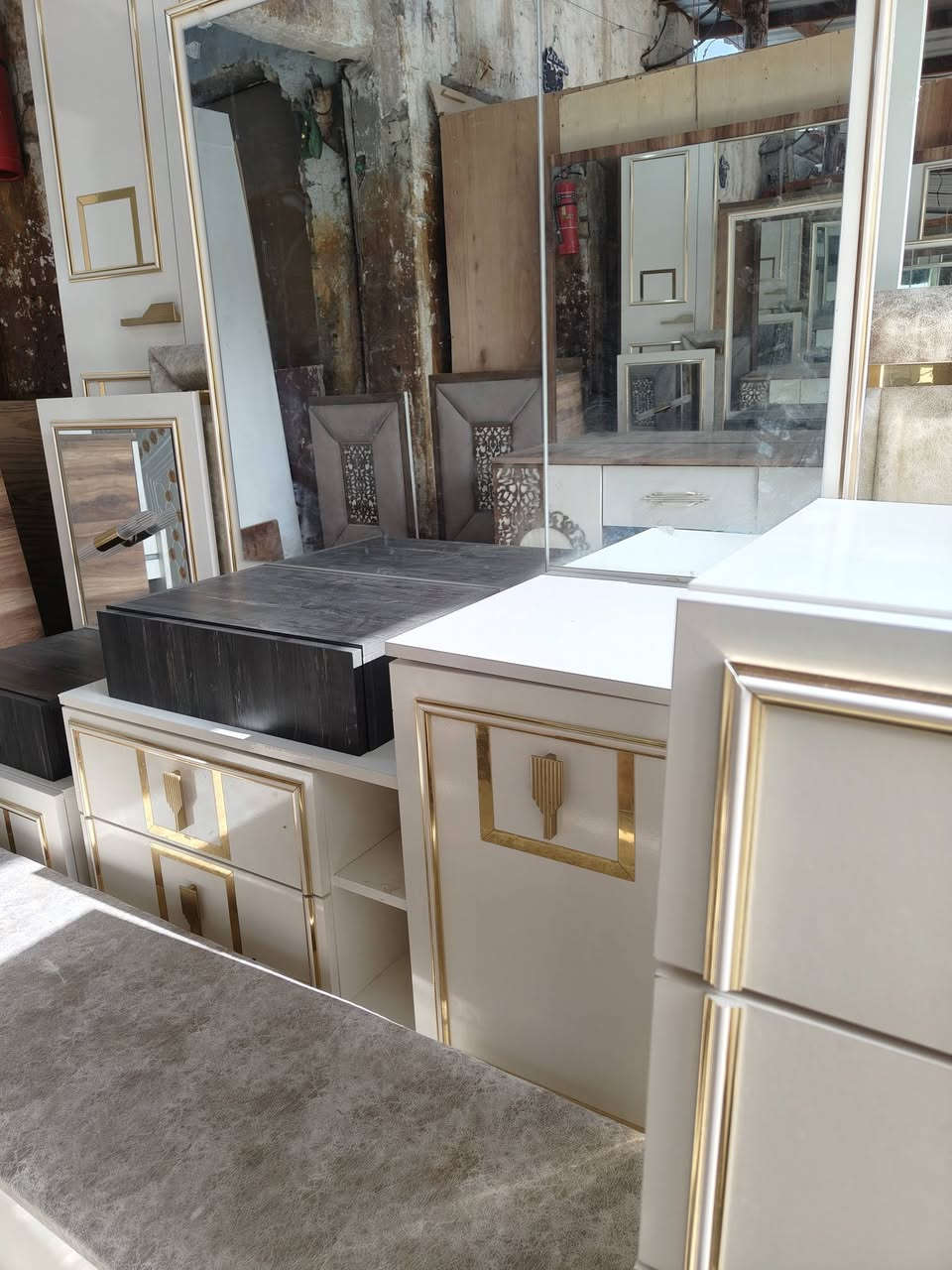 غرفه تركي ٩قطع نضافه ٩٩ فول اناره جربايه جكات مخزن وسعر كولش مناسب ٦٥٠الف  موجود وتساب ***********
