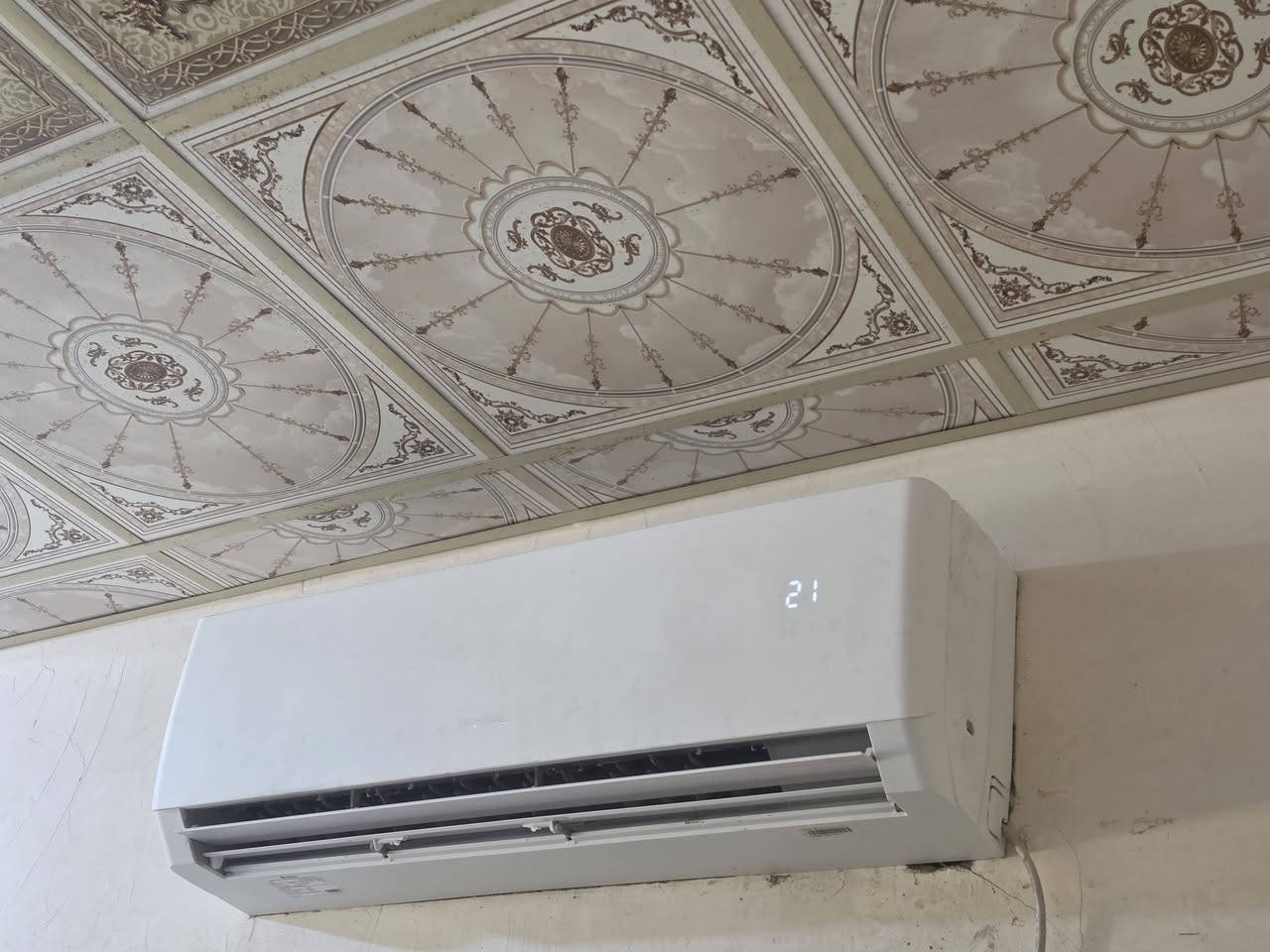 سبلت من نوعية GREE سبلت قوي ودفعه حلو وبارد
انه خاله بلمطبخ وكبير ومبرد المطبخ كله 
السبلت استخدام سنه فقط السبلت بعده بلكارتون
استعمال كلش قليل تجي وتشوفه بعينك اخذته
760 رايده ب 600 مكاني الزبير الجمهوريه الثانيه ***********
