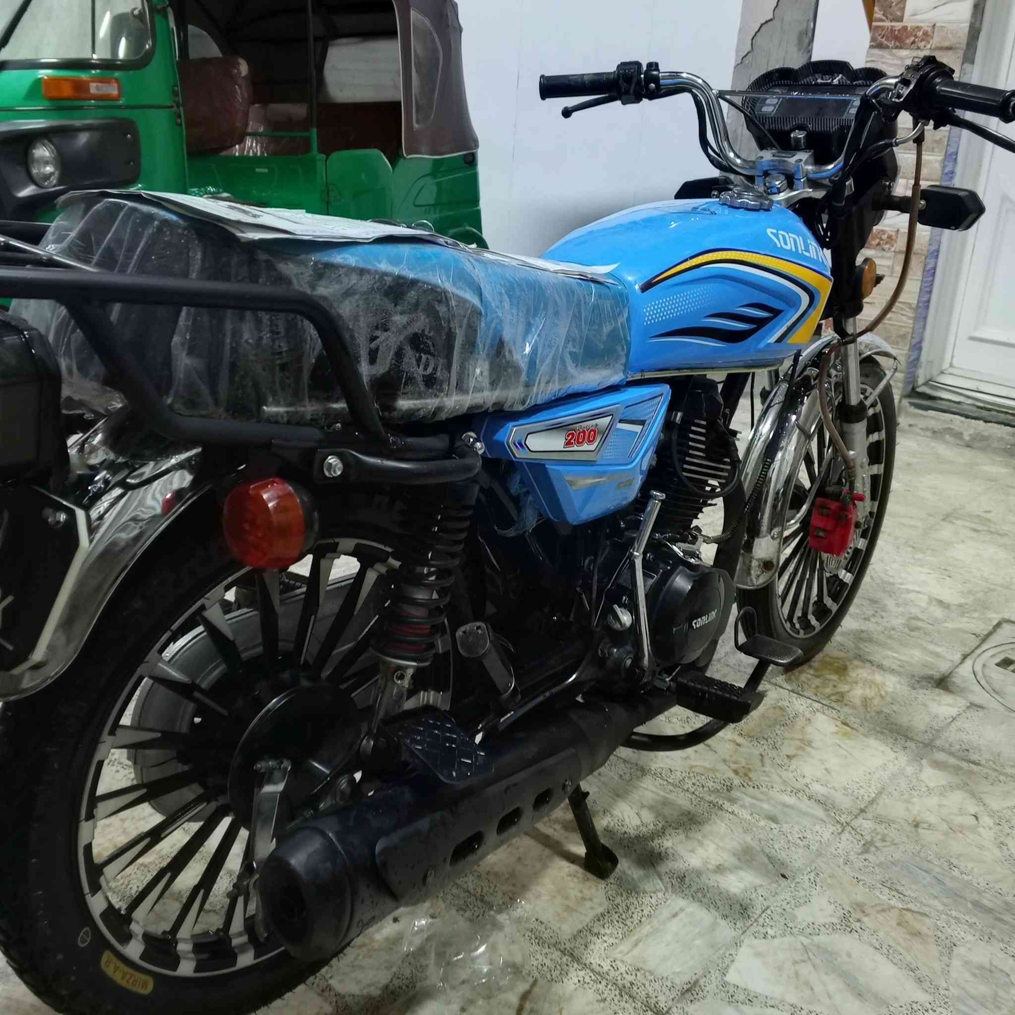 سلام عليكم ايراني موديل 25 إدراجه جديده نضيفه كلش مكفوله كفاله عامه اريدها ٧٧٥ وبيها  مكاني بغداد الغزاليه رقمي ***********
