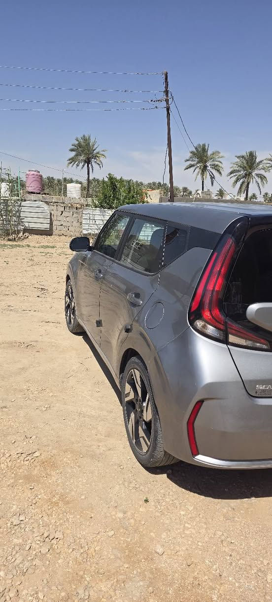 🚗 للبيع: كيا صول (Kia Soul) 
المواصفات الأساسية:الموديل: [: 2023]الممشى: [ 49 
اللون: فضي (Silver) مميز مع فتحه
مرقم أربيل تحويل بأسم المشتري 
.الحالة العامة: السيارة بحالة ممتازة جداً 
(نظيفة جداً من الداخل والخارج)
.أبرز المميزات:تصميم عصري وشبابي وعملي جداً للمدن.شعار كيا (KIA) الجديد.اقتصادية جداً في استهلاك الوقود.المواصفات: [GT-Line] - 
محرك.2000
الحادث جاملغ امامي في امريكا فقط وبارد 
تشمل كاميرا خلفية، شاشة لمس، وأنظمة أمان متطورة
💰 السعر المطلوب: [ ١٦٨  ] (قابل للتفاوض ).
📍 الموقع: [بابل سده الهنديه ]
📞 للتواصل والاستفسار: [ ***********]
