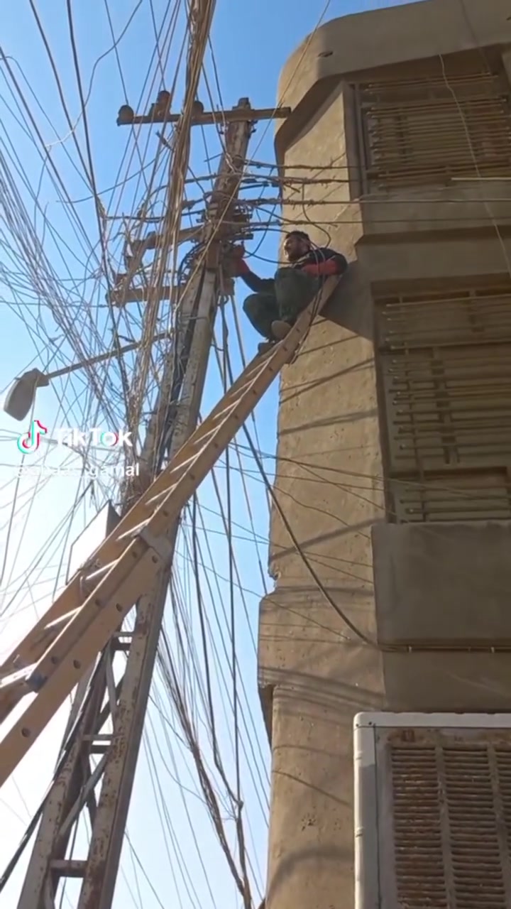 كهربائي تسليك وايرات سحب ربط كيبلات وطنيه تاسيس بوردات  
***********
