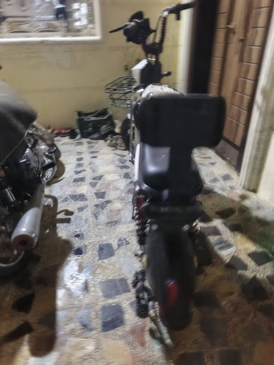 سلام عليكم باسكل لبيع شحن لبيع 6بطاريات سرعة ستين كهربائيات كلهن شغلات دبل اشاره 4سرع بطاريات ما صارلهن 7مشتريهن مكاني كربلاء سعر 300او بيه مجال ***********
