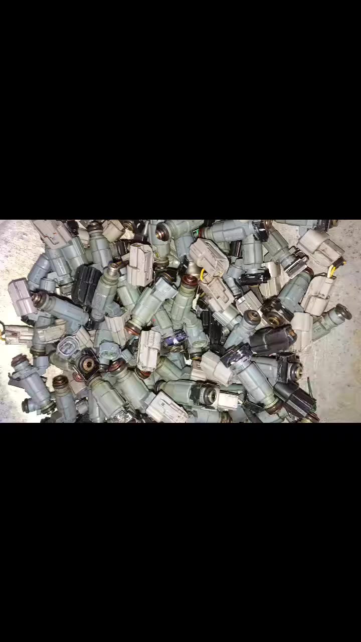 نوزلات تفصيخ حاوية اكسنت ١٦٠٠ سعر الجملة 8 الاف دينار.
***********
