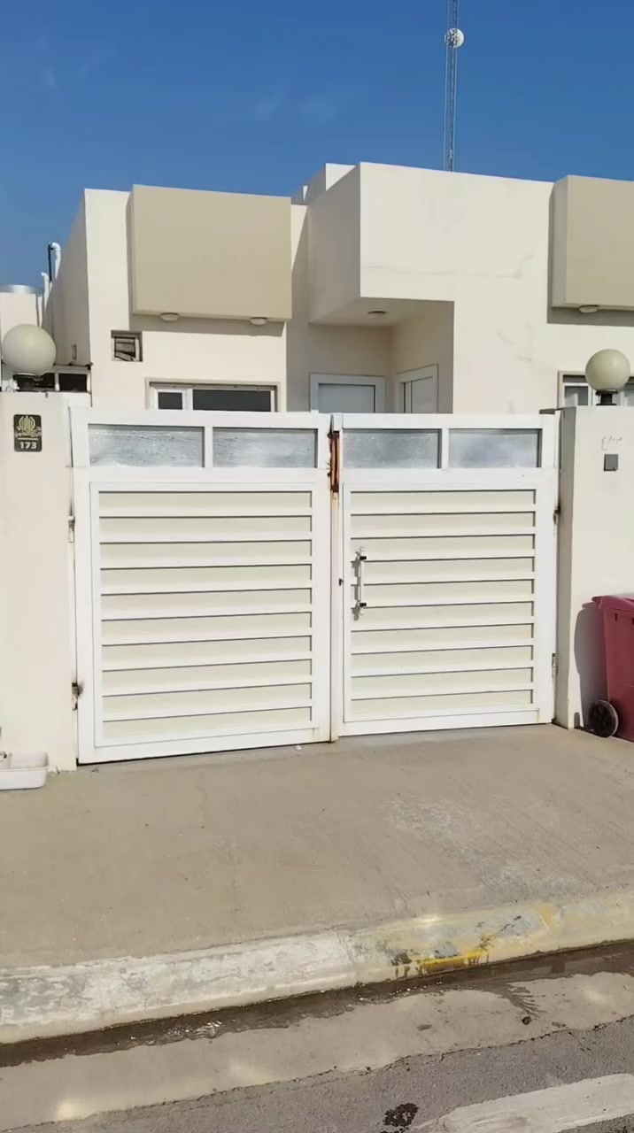 بيت للبيع في مجمع عين العراق محافظة نينوى مساحة البيت ٢٠٠ متر طابق واحد سند صرف بناء حديث البيت شروق وقبله ومقابل البيت منتزه قيد الانشاء والمجمع كلش هادئ وخدمات فول والبيت نظام الأقساط عالبنك سعر الكلي 165 البيت المقدمه 65 مليون وبي مجال والمقدمة ضمن سعر البيت والباقي أقساط عالبنك القسط الشهري480 الف
رقم للتواصل
***********
