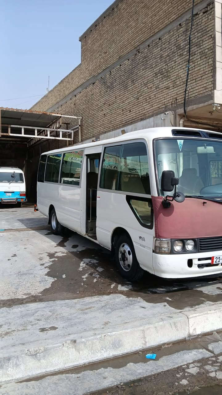 السلام عليكم كوستر ٢٠٠٧ رقم سليمانية مكانات صبغ ابيع من جوه الجام السيارة خير من الله مكينة كاز داخلها نظيف كير اكسل خير من الله تبريد شغال عليها غرامات على الرقم القديم الاحمر مليونين الرقم الجديد ما عليها غرامات 
اخذ ١٧٥ صافي بالخير على الي ياخذها 
العنوان بغداد الشعب
رقم الهاتف :- ***********
