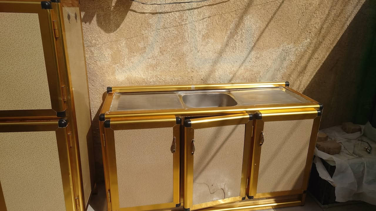 كاونتر تركي نظيف السعر 500 ألف وبي مجال ***********
