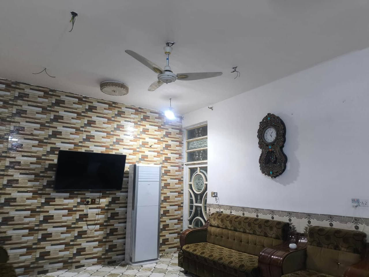 متوفر بيت للبيع الكوت الجديده شارع الاقواس مساحه 200 طابق واحد
بي مجال للشراي حديث طابق واحد وبيتونه شارع الاقواس
اي سؤال يمك الرقم
***********
