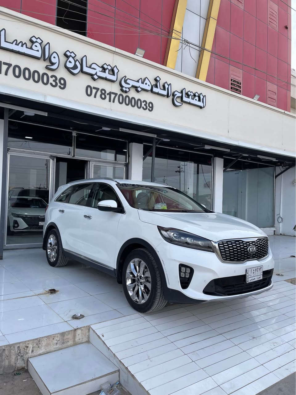 السلام عليكم 
كيا سورنتو 2019 خليجي 6 سلندر 
7 راكب 
3 قطع تبريد 
السيارة رقم بصرة اقساط باقي سنتين وتصير حره 
بأسم ولد شاب متقاعد استقطاع مباشر على الماستر 
بدون لا مقترض ولا كفيل الاستقطاع على الماستر 
السيارة ماشية 300 الف 
الحداده جديده 
تخم تاير جديد بيها 
المحرك كفالة ما مفتوح 
الكير بيه بداية تورباين 
السياره بيها 3 قطع صبغ الجاملغات الامامية والبنيد 
وكصة القمارة اثر سقوط سقيفة عليها والباقي ما بيها شي 
السعر 175 ورقة وقابل للتفاوض 
للاستفسار 
***********
مكان السيارة البصرة دور النفط قرب سنتر القمر المنير البصرة, العراق
