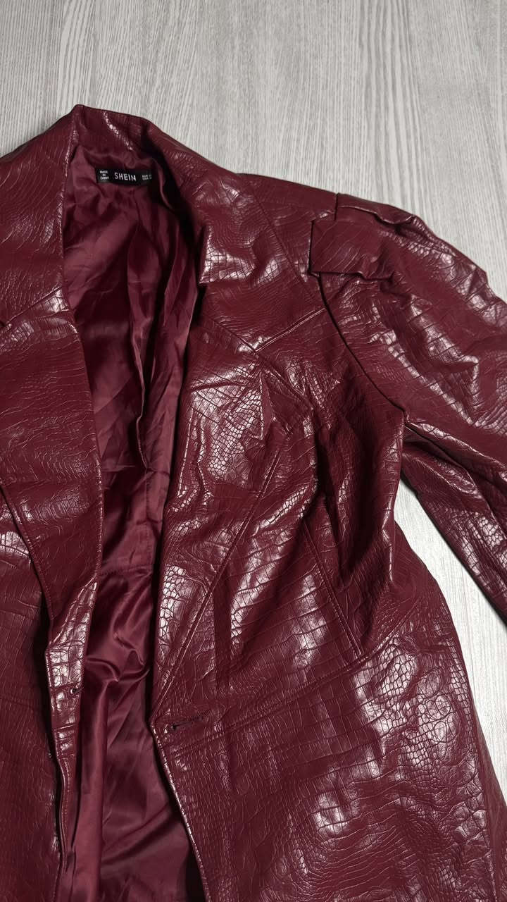 اللوووون🔥🔥🔥
هاي القطعه جلد اصلي ماركة SHEIN اصليه

لونها قرمزي شكله رهييب كلش

القطعه كلش نظيفه
نسبة نظافتها 99% فقط تحتاج كوي

قياسها M

سعرها 25 الف


**إذا كنت صاحب هذا الإعلان وتريد حذفه لأي سبب، رجاءا أرسل رسالة إلى الدعم الفني**