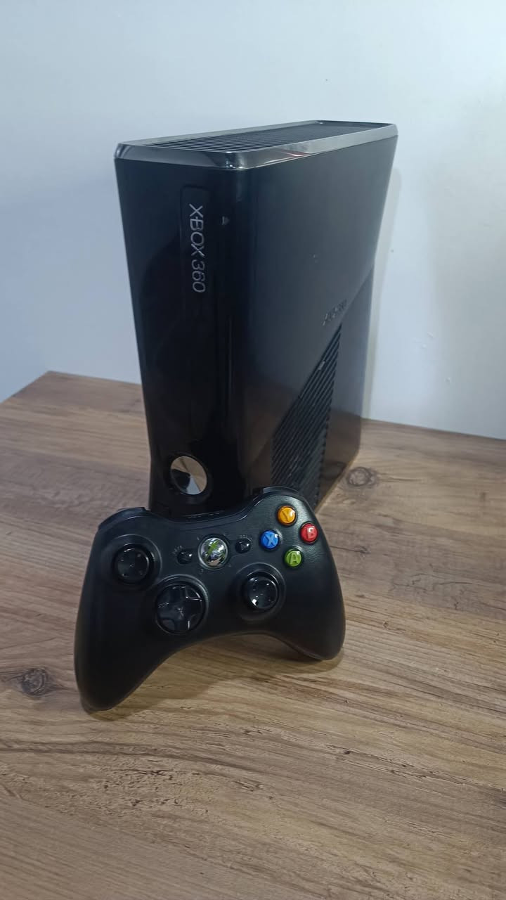 للبيع اكس بوكس نضيف حيل ويا يدات ثنين وكارتون جهاز جديد بي 147 لعبه سعره 115 للأت ***********
