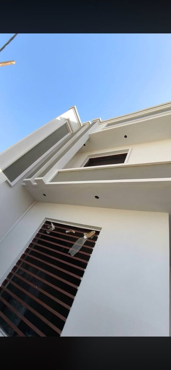 دار 200 متر للبيع 🏠
حي الفرات بظهر شارع المستوصف مباشرة على ساحة

بناء جديد طابقين ✅

تستلم مفتاح جاهز ✅

يحتوي الطابق الارضي/ غرف عدد 2 + صالة كبيرة + مطبخ حار وبارد + استقبال كبير + مجمع صحيات داخلي خارجي + كراج ✅

الطابق الثاني/ غرف عدد 2 + صالة كبيرة + مجمع صحيات + سطح ✅ 

للأستفسار الاتصال ☎                                                          *********** أو موراسله
