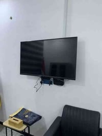 ١-ميز مكتبي ١٦٥ الف ٢- تخم جلد ٧ نفر ٤٥٠ الف ٣- كرسي دوار كبير ١٣٥ الف...