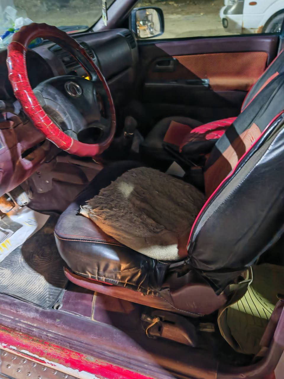 سياره للبيع برميثه great wall موديل 2012 للبيع ما مكفوله السعر ٤٥ ورقه اي استفسار تواصل مع صاحب السياره على رقم ***********
