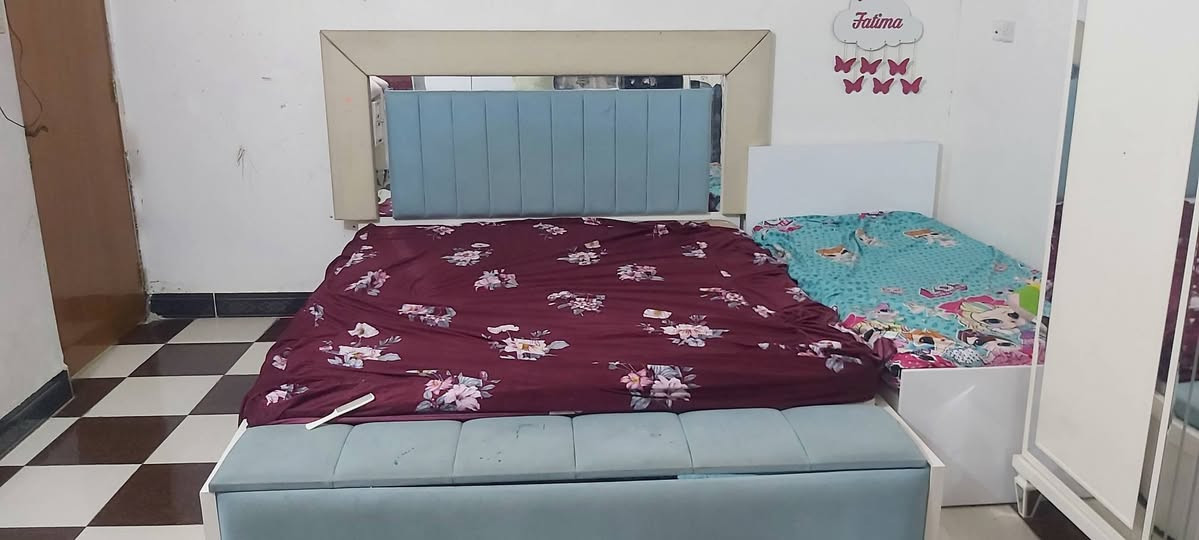 السلام عليكم غرفه نوم للبيع تركي السعر ٦٠٠٠٠٠ ألف وبيها مجال رقم الموبايل ***********
