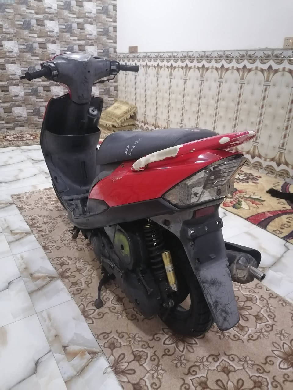 لبيع دراجه ماكس فول نضافه صاله اسبوعين من طلعته دراجه بيه تزويد كله اصلي بلادي صالنصه صجميه دبل امامي ودبل خلفي مكاني دوانيه قضاء عفك وهاذه رقمي ***********
