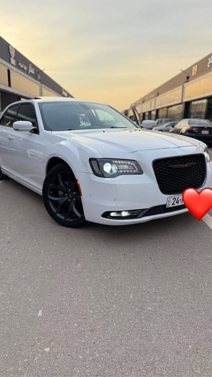 كرايسلر 2023 S
وارد كندي ماشية 58 ميل 
كير محرك بشرط بحالة جيد ..
سيارة فول مواصفات معروفة ..
مكفولة كفالة عامه
سيارة جديدة بمعني كلمه جاهز من كلشي
مكان سيارة نينوى 
***********
