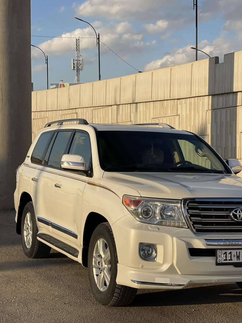 السلام عليكم للبيع لاندكروز  GXR
موديل 2015 بريم اصل 
رقم بغداد الجديد دولي بسمي 
تحويل ثاني يوم مكفولة كفاله عامه 
عدا دعامية امامية صبغ جمالية
فول مواصفات 1/1
شاشة كبيرة 
حساس امامي
حساس خلفي
بصمه تشغل
بصمه ابواب
فتحه سلايت
كشنات جلد اصلي
كشن كهرباء ثلاث حركات
محرك 6 سلندر
ثلاجة وسيطة 
تشغيل عن بعد
8 ايرباك 
زراكات لايت 
مري شفط و قلاب 
مثبت سرعه 
سبعه راكب 
ثلاث قطع تبريد 
تحكمات ستيرن كامله 
طفايه حريق 
وباقي مواصفات معروفه 
ماشيه 260 إلف حقيقي شرط الفحص والسونار
مكاني بابل شارع 40
للاستفسار 
***********
