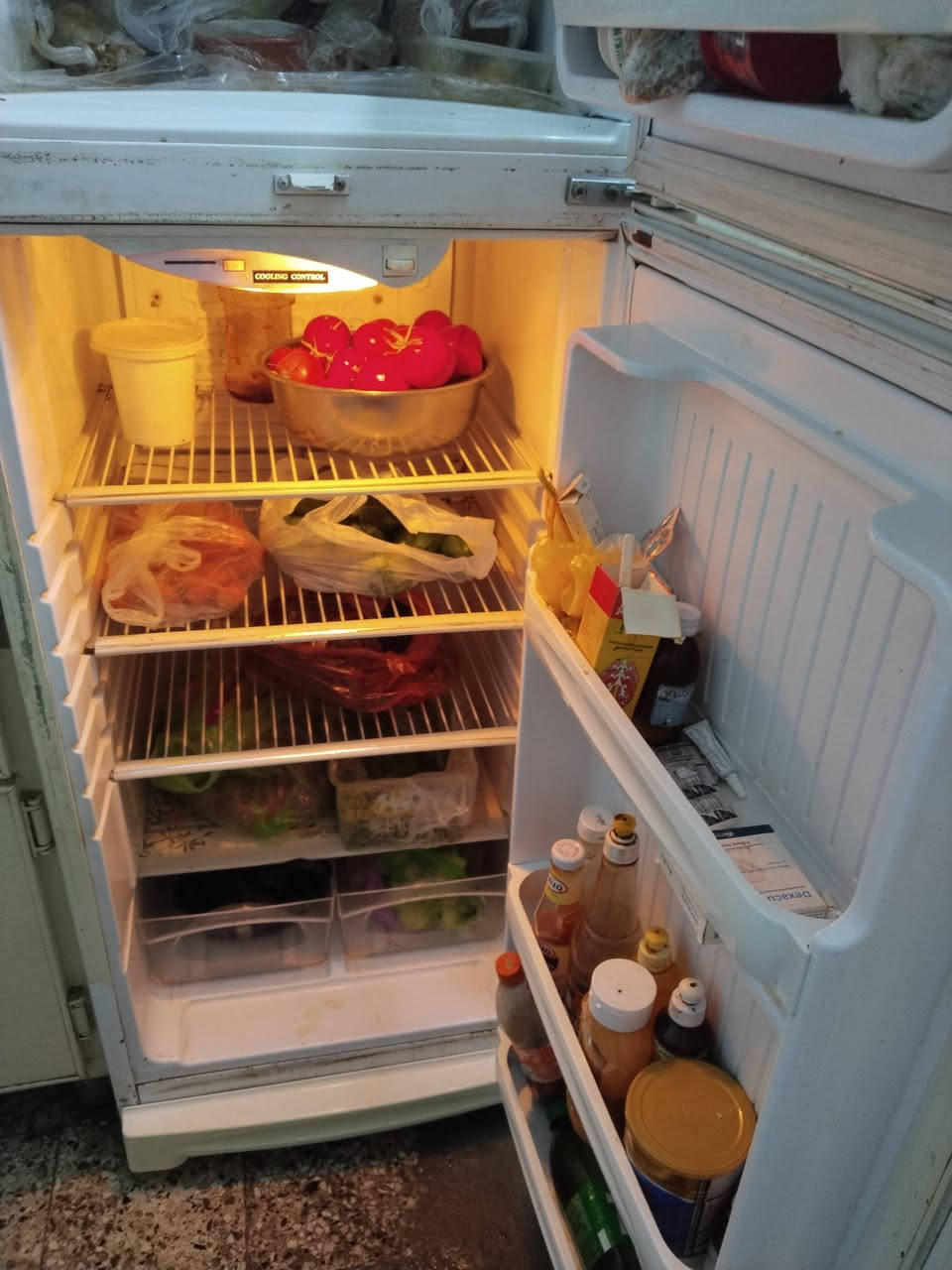 ثلاجة مداخله تصليح ماطور بلادي.   سعر. 140 بيها مجال بصيط


**إذا كنت صاحب هذا الإعلان وتريد حذفه لأي سبب، رجاءا أرسل رسالة إلى الدعم الفني**