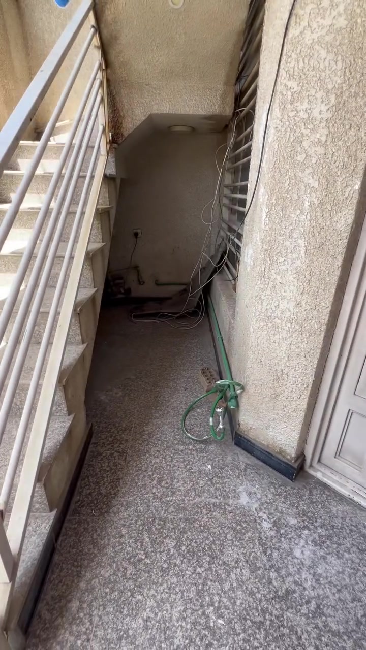 يوجد بيت طابق ارضي للإيجار بحي الإعلام العمداء غرفتين نوم واستقبال ومطبخ وخدمات ايجاره 500 للاستفسار/ ***********
