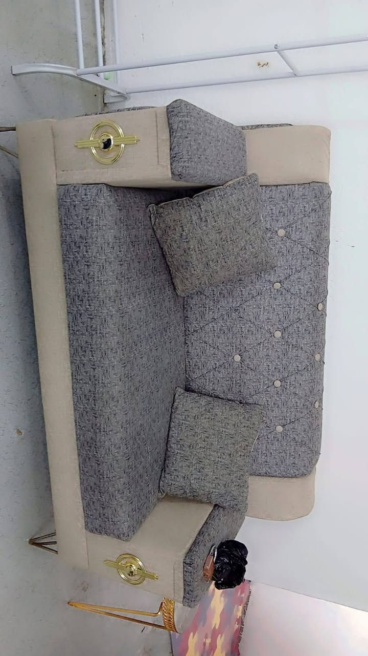 تخم أربع مقاعد قنفه وكراسي اثنين ب125نظيف جدا تواصل ***********
