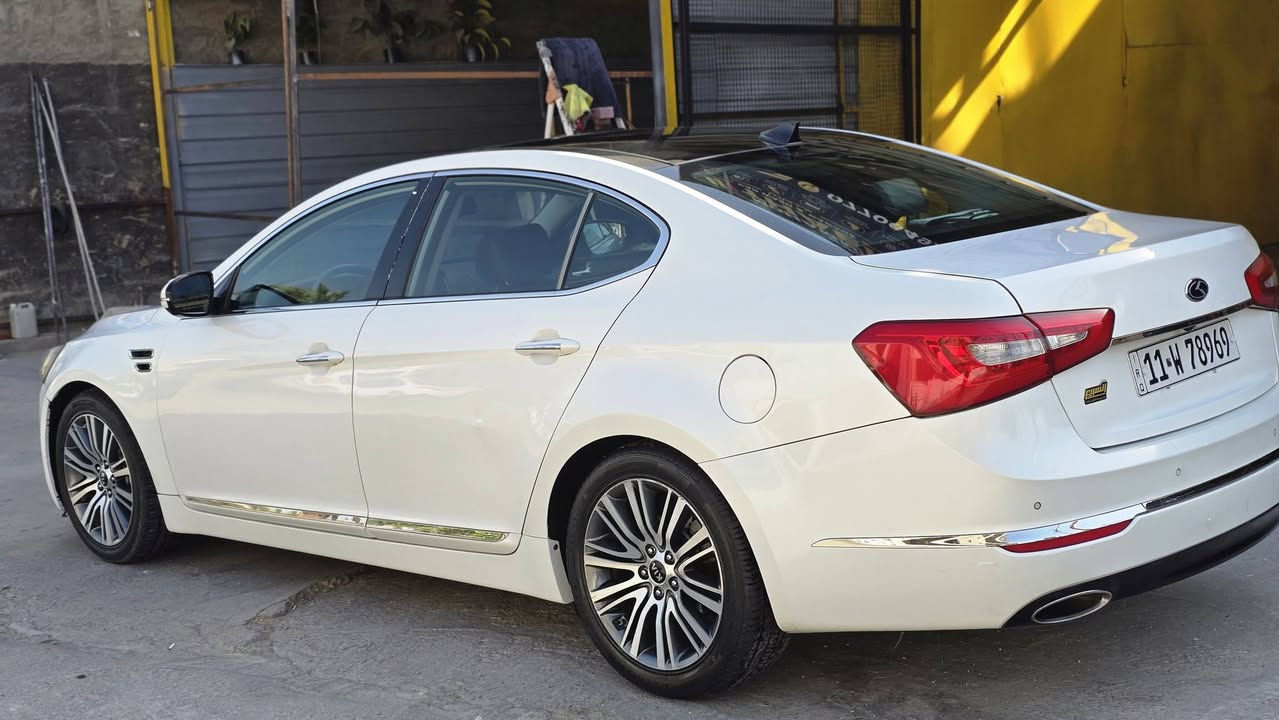 كيا كادنزا 2015 امريكي ماشيه 135 رقم بغداد 
كير محرك مكفول محرك 6v سلندر تخم تاير تبريد ثلج صدرها جديد فول موصفات بصمه بنوراما كشن جلد وكهرباء تادقئه 
بيها 3 قطع صبغ السعر 113 بيها مجال بسيط 
الاستفسار *********** مكاني بغداد السيديه

