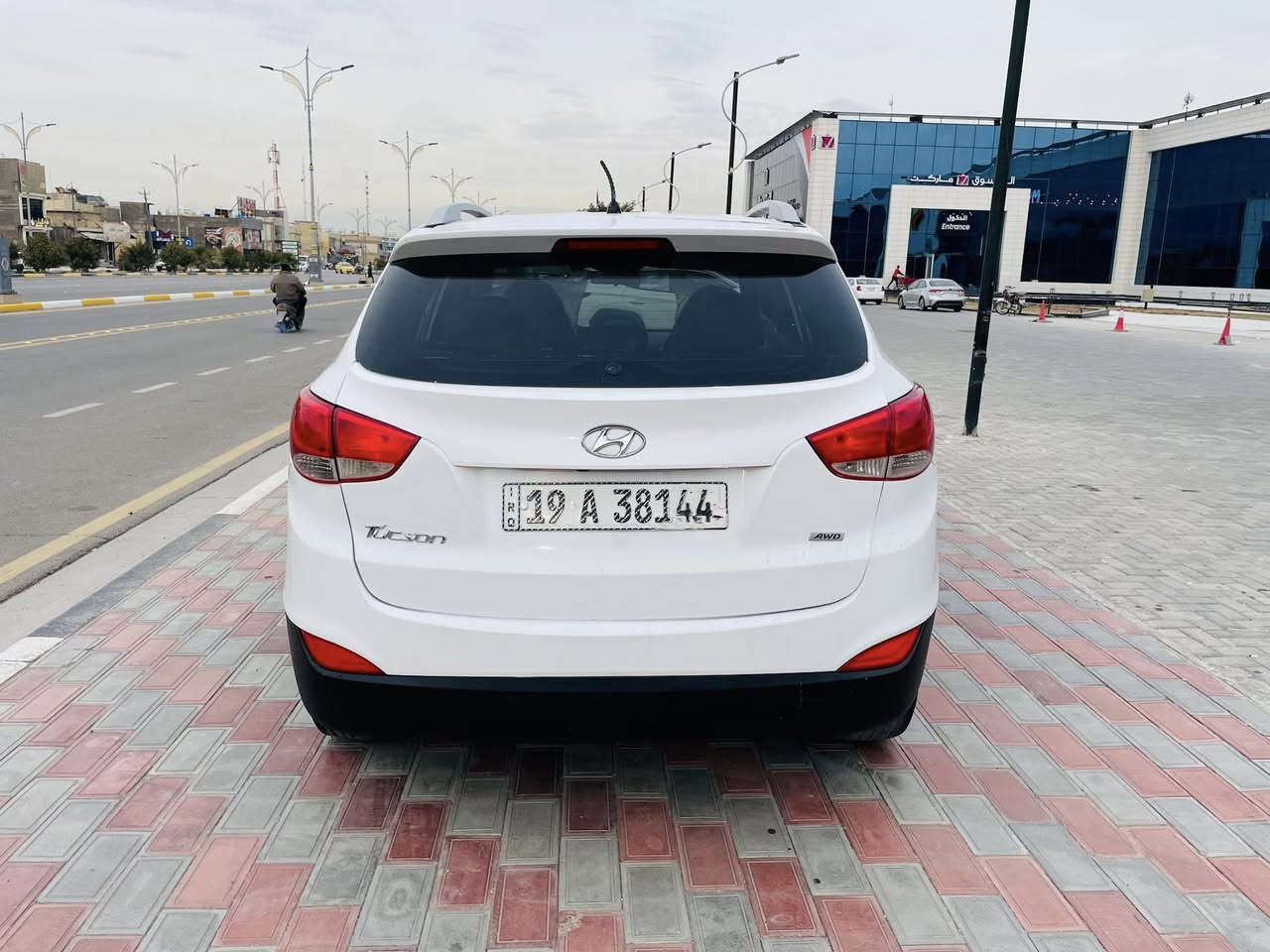 اسلام عليكم للبيع هونداي توسان موديل 2015 خليجي 
ماشيه 130 الف كيلو متر 
رقم كربلاء دولي جديد
محرك 2000دوش السياره جديده وجاهزه من كلشي تبريد تدفئه 
حداديه تخم تاير 
السعر 133
للاستفسار اكثر اتصل / ***********
عنوان السياره كربلاء المقدسة اخون مكلف بنشر بيع فقط
