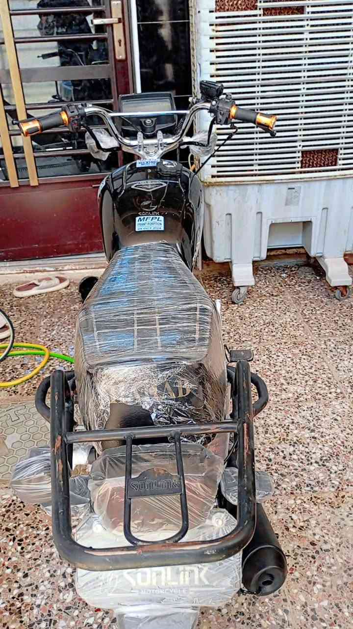السلام عليكم دراجه سولنك نازله بل 25 مگفوله گفاله عامه من تاير للتاير
مگينه 200C مگينه CBfضاغطه وزنجيل برغي ممفتوح بيها اصبانه مطاختها مال جناي  اوراقها گامله وتترقم ومگينتها صبانه ممدود على المحرك مگفوله گفاله عامه مگفوله مگينه وگهربائيات دراجه تتعب تكول جديده بعدها بحاله الوكاله من گد مانضيفه  دراجه مابيها اي نقص مگفوله شرط من البرغي ما ناقصها برغي سعرها 700 وبيها مجال مگاني الحريه 
للستفسار *********** 
ولمو شراي ليتصل  نضافتها 88 من  ١٠٠
