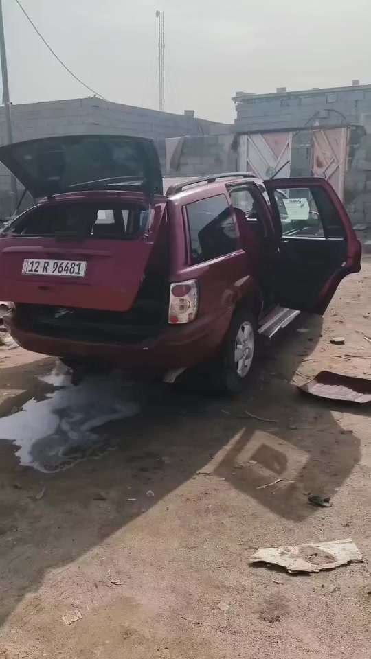 سلام عليكم جيب شيروكي ٢٠٠٢ سيارة حلوة وارد خليجي شرط تحويل المكام بصرة ام قصر *********** تصل وباقي التفاصير الا كصة والا ادوات السيارة اصولية كلشي  شغال بيهة
