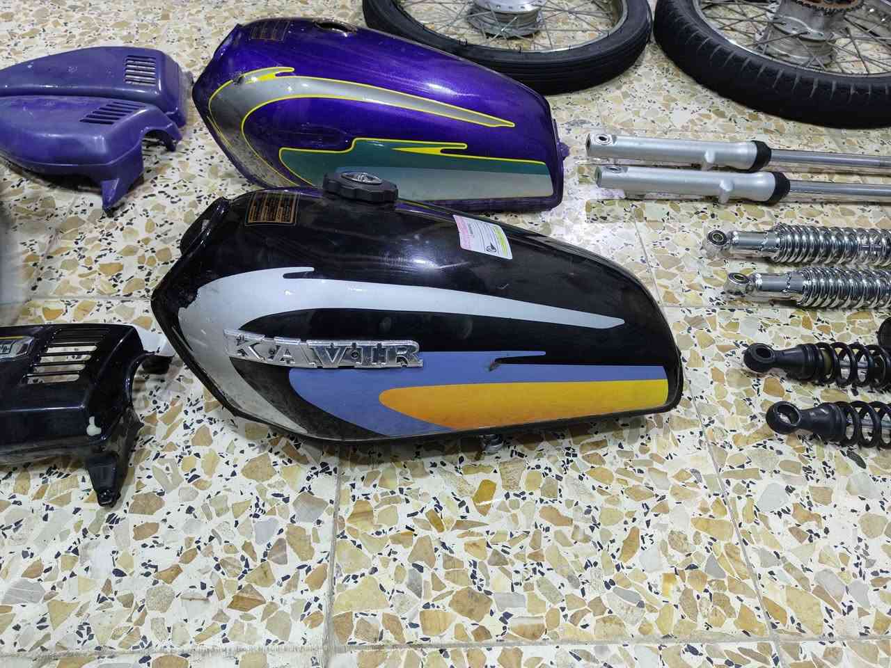 السلام عليكم اغراض مستعمله للبيع 
زوج وياله هنه وتوايرهن كاملات سعرهن. 50 
تانكيات 2. الاسود 15. والبنفسجي  10
كشن   10
سكان هوه اغراضه كامل ب 10  
صالنصه 10 
دبلات امامي كافير مال ايران. بلاد 30
دبلات خلفي مال ناما جدد مصار هواي مستعملات ب 15
دبلات خلفي مال كفير مال ايران ب 15 
شوته و واقيه خلفيه ثنينهن ب 5
ستان نص ودوسه بريك ثنينهن ب 5
ماشات خلفيات 2 وحده ام الشمس والثانيه ماكس ثنينهم ب 20
دواسه نص ب 5 
ماشه امامي ب 10
جاملغ خلفي كفير ويا بگ لايت بس شكل ب 10 
بطاله مال اشاير بلاش طبلات بريك امامي خلفي اصليات ثنينهم 15 
للتواصل هاذ رقمي *********** مكاني الزيوت الاغراض مستعملات وكلهن اصلي
