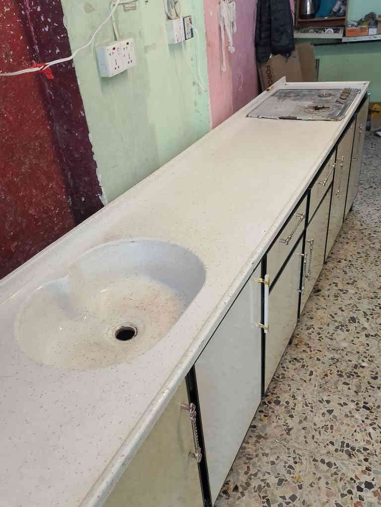 سلام عليكم كاونتر مستعمل للبيع نظيف جدا 3متر مرمر سنكي السعر 350اوبي مجال كربلاء حي  العسكري لعابد ومقابل مستوصف ***********او*********** كربلاء
